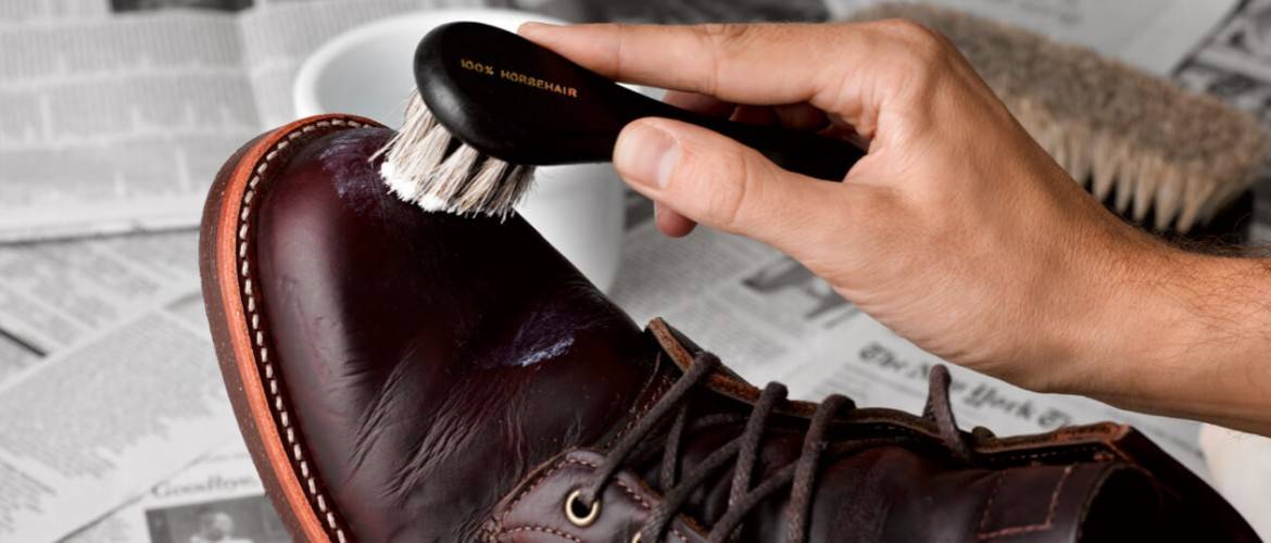 Чистка обуви: способы удаления грязи, запаха и старого крема, средства по уходу за сапогами, ботинками и туфлями