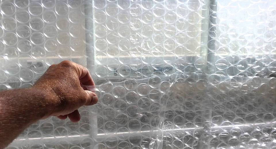 Пленка воздушно пузырьковая для теплиц и парников: преимущества и недостатки, как выбрать