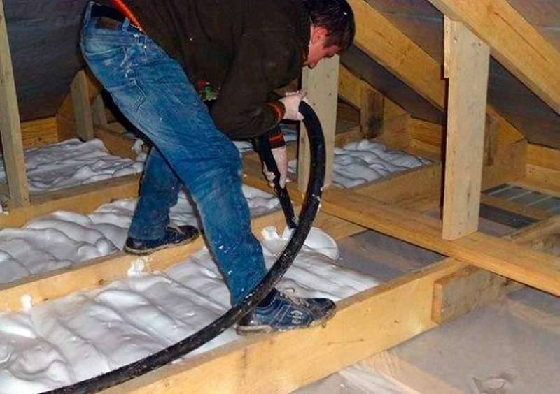 Как правильно утеплить чердак в частном доме с холодной крышей