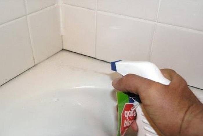 Как быстро убрать старый герметик в ванной?