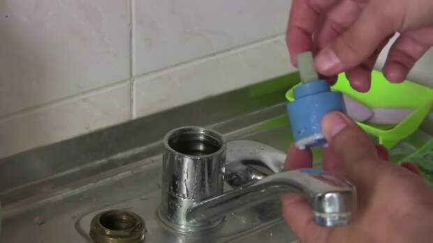 Капает кран на кухне: как починить своими руками, видео