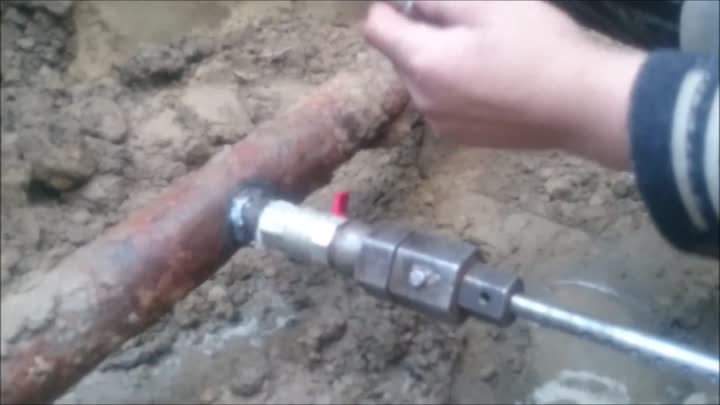 Врезка в водопровод под давлением, подключение в зависимости от виды труб, пошаговая инструкция