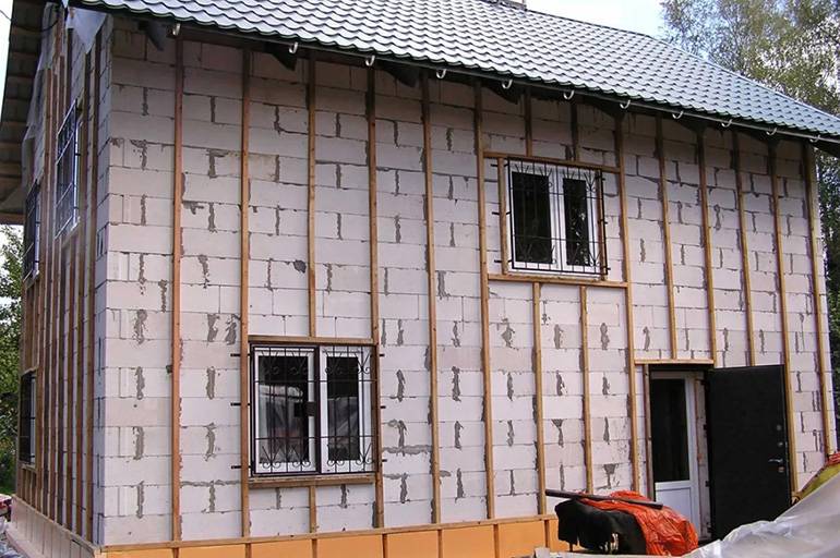 Утепление стен из газобетона снаружи: методы защиты дома, особенности мокрого, сухого способа и наружной облицовки без каркаса
