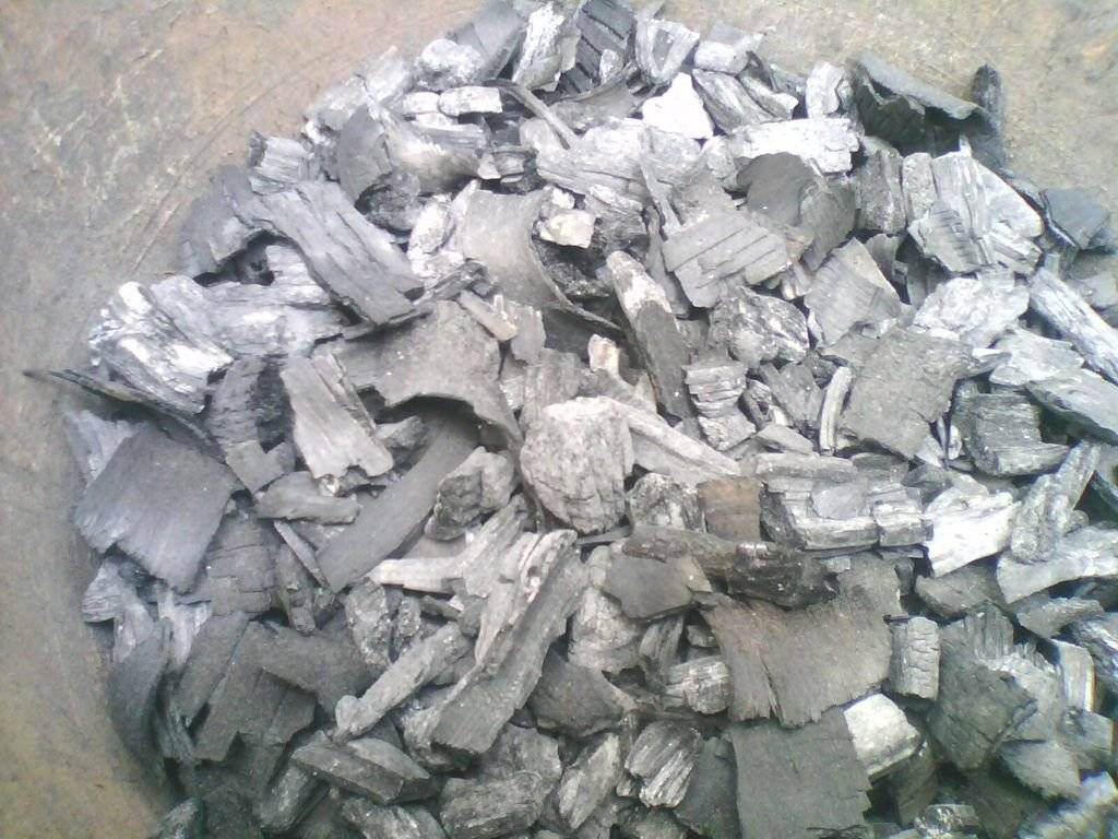 Как сделать древесный уголь в домашних условиях?