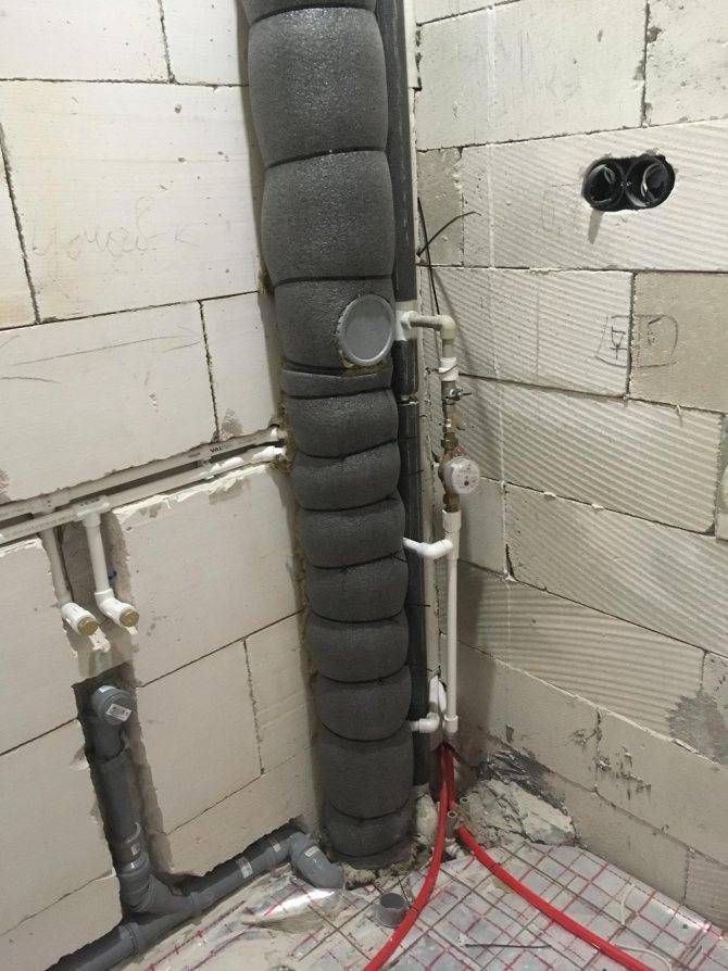 Шумоизоляция канализационного стояка в туалете квартиры
