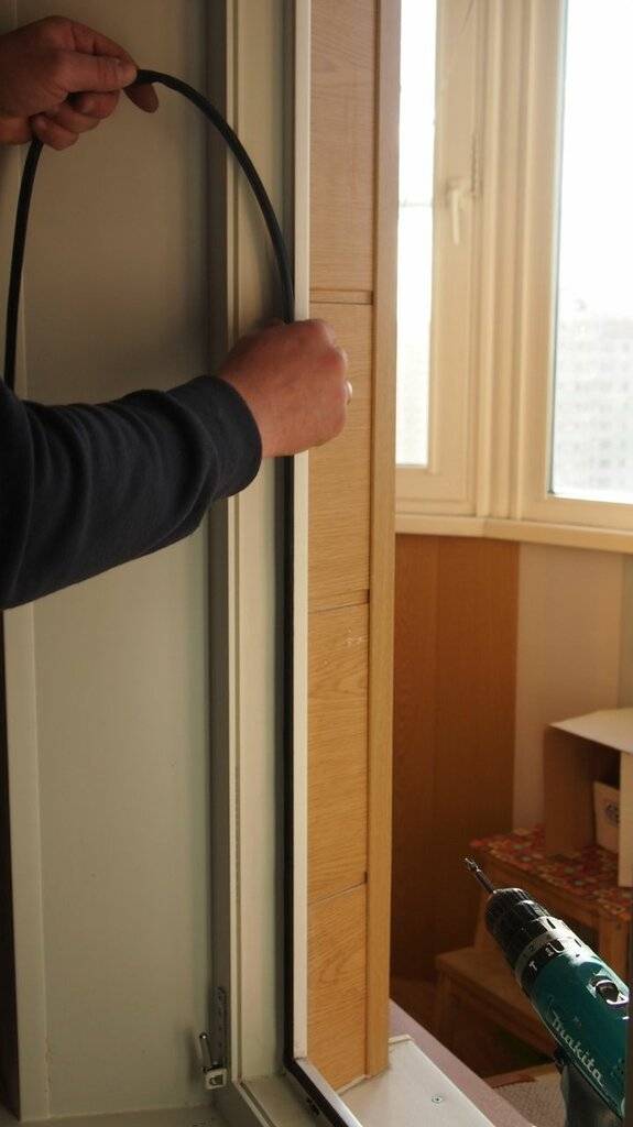 Как утеплить балконную дверь на зиму — пластиковую, деревянную и алюминиевую