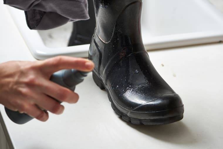 Чем и как эффективно почистить белые кроссовки из разных материалов