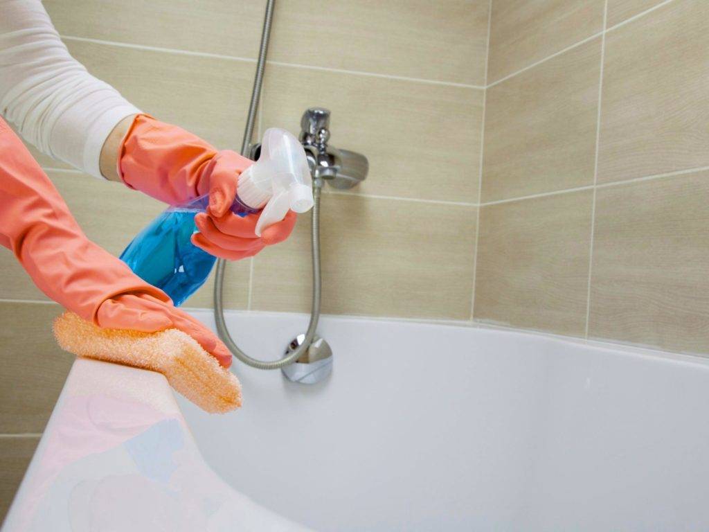Чем отмыть ванну от известкового налета — накипь