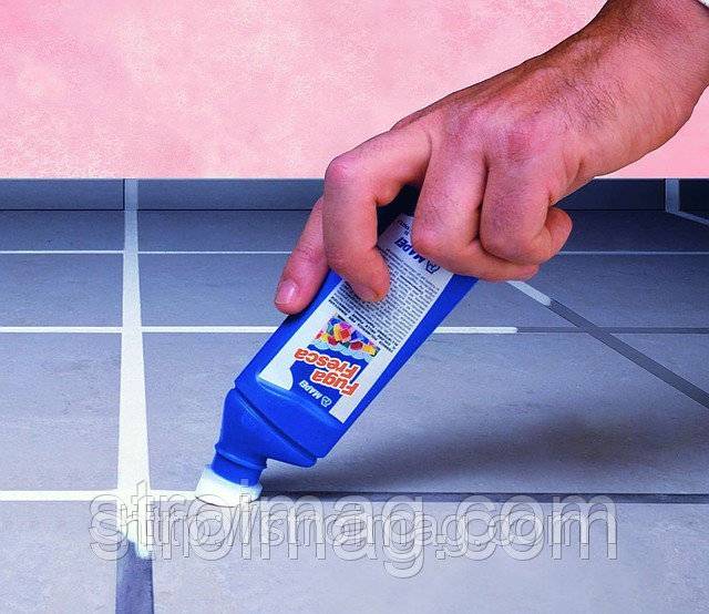 Как можно очистить швы между плитками в ванной комнате?