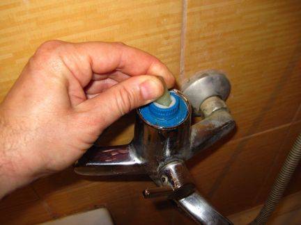 Как поменять смеситель в ванной своими руками. советы