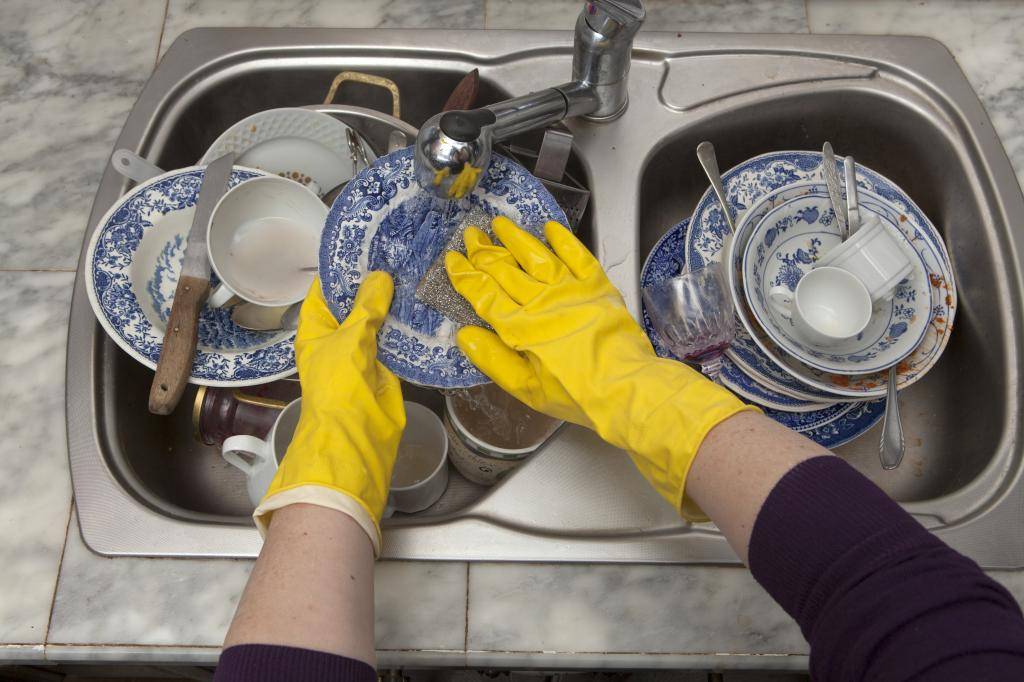 Как быстро помыть посуду: полезные советы