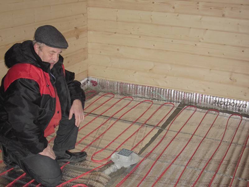 Как сделать теплый пол в деревянном доме — водяной и электрический