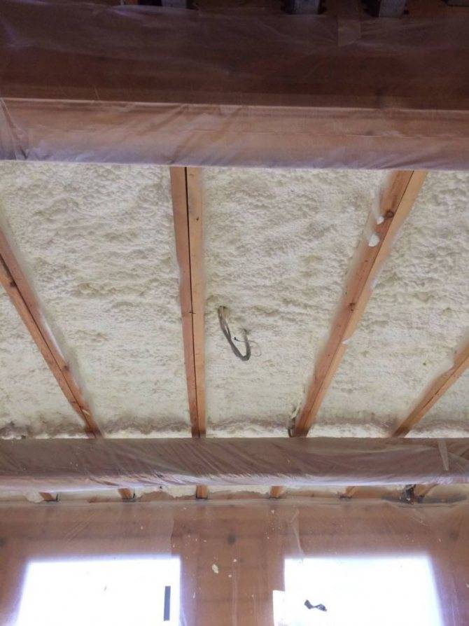 В деревянном доме утепляем потолок, используем современные теплоизоляционные материалы, как всё правильно сделать