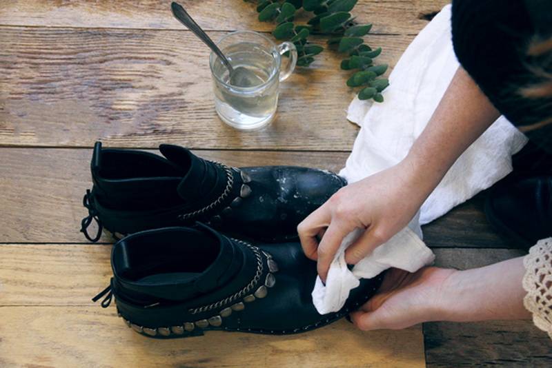 Как эффективно отмыть замшевую обувь от загрязнений - лучшие методы - domznatok.ru