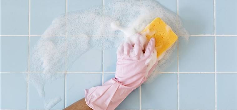 Проще простого: 7 способов очистить межплиточные швы в ванной