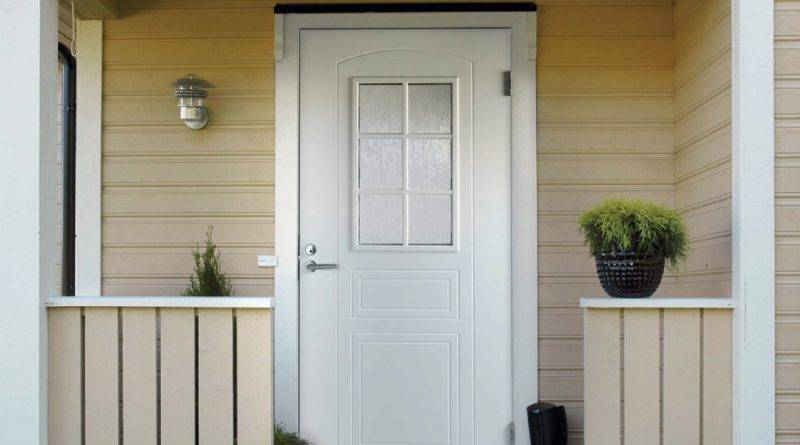 Верный выбор домашней защиты: какими должны быть древесные входные двери для личного дома