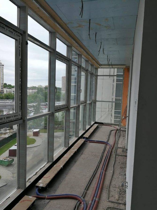 Панорамное остекление балкона, особенности, достоинства, недостатки, дизайн, отделка