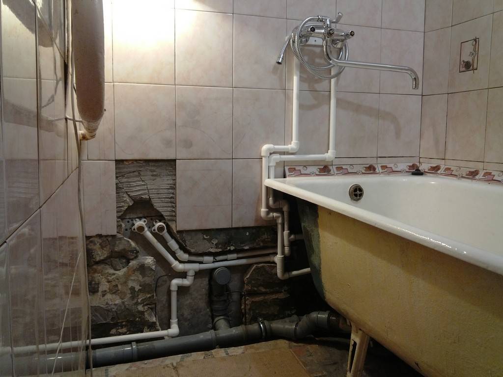 Как спрятать трубы в ванной - хитрые советы профессионалов! (79 фото)
