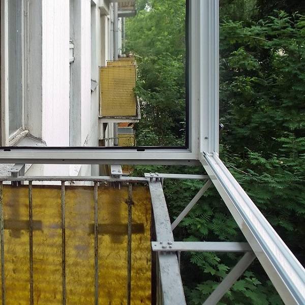 Как утеплить алюминиевый профиль на балконе?