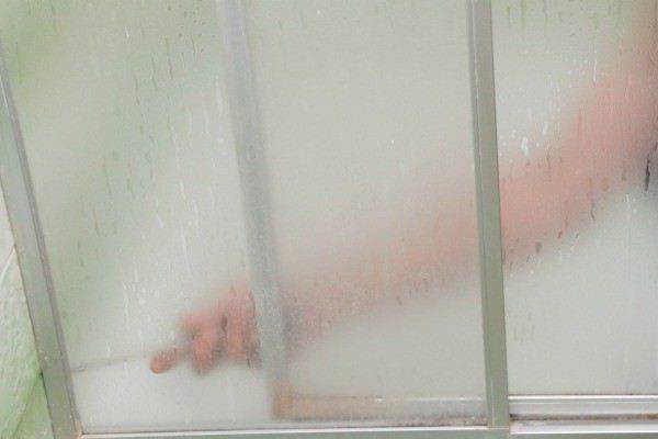Чем отмыть душевую кабину: методы, средства и этапы уборки кабинки