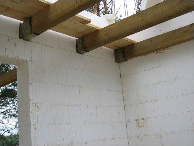Чем подшить потолок по деревянным балкам: лучшие варианты и инструкции