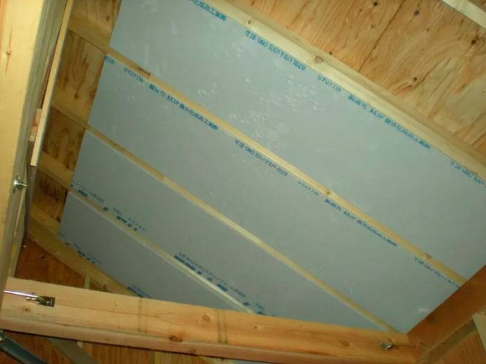 Надежная упаковка частного дома на зиму или утепление крыши пенопластом