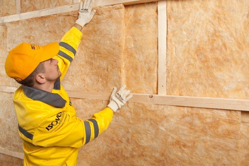 Плюсы и минусы, инструкция по применению фольгированного утеплителя для стен деревянного дома внутри и снаружи