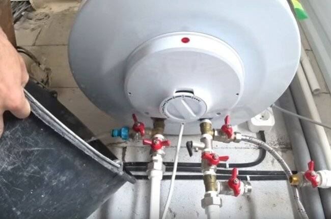 Как подключить водонагреватель аристон к водопроводу в квартире