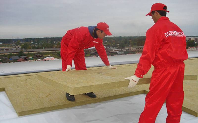 Профессиональная технология утепления крыши дома: подробная схема и инструкция по теплоизоляции кровли своими руками