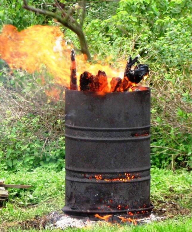 Как сжигать мусор на даче:  правила сжигания по закону 2021 года