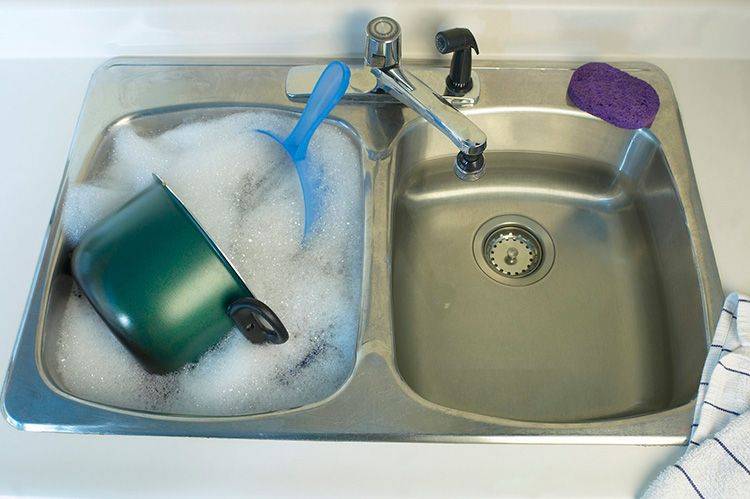 Как быстро помыть посуду: народные эффективные средства