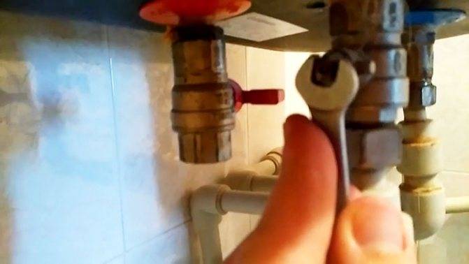 Как правильно разобрать и починить водопроводный кран своими руками