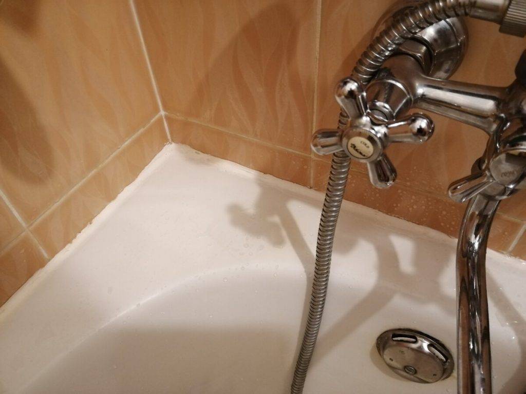 Как избавиться от плесени в ванне: популярные способы