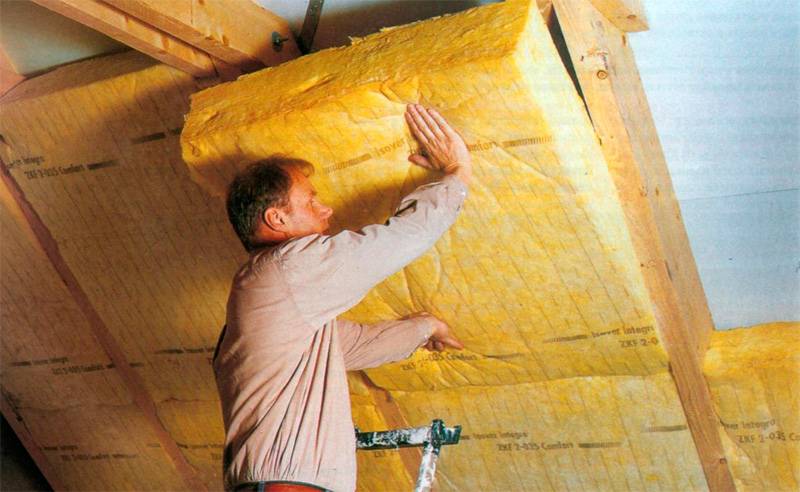 Как утеплить потолок минватой в частном доме — толщина минваты, какая лучше, как правильно уложить утеплитель на потолок, какую минвату выбрать, укладка минеральной ваты на чердак