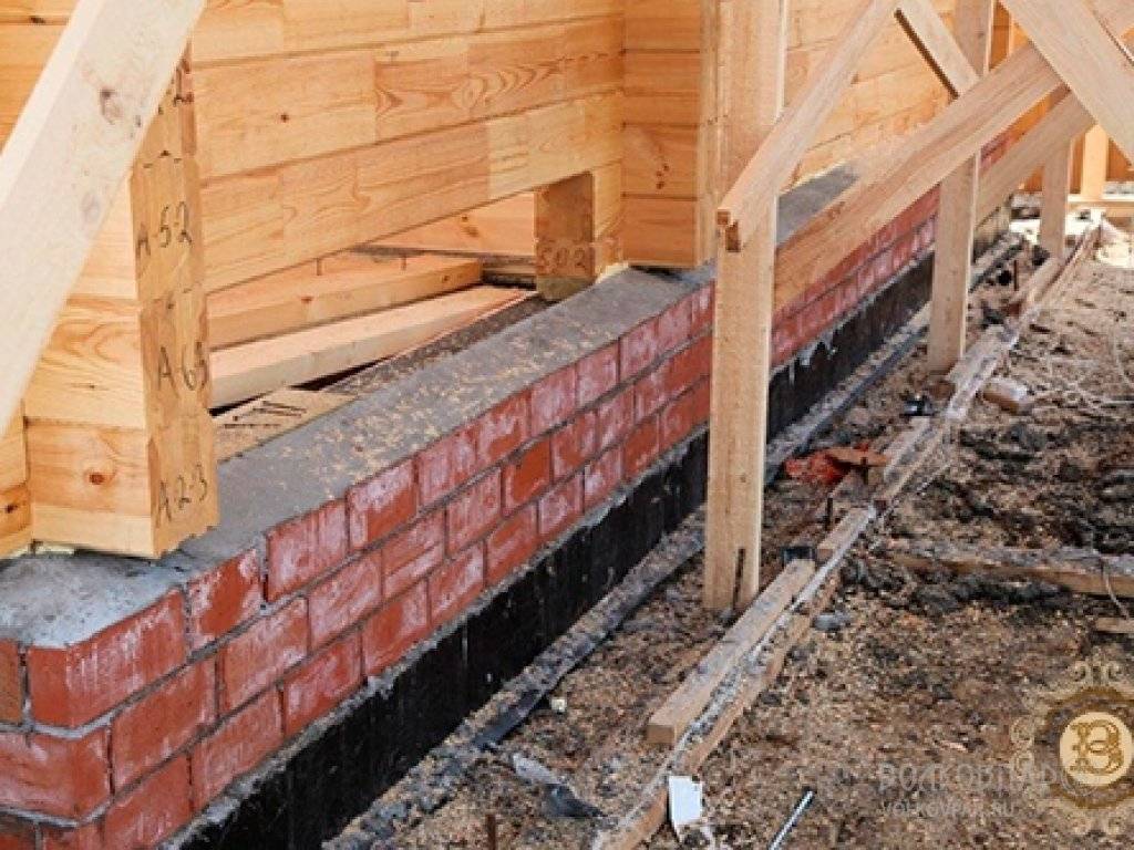 Чем и как утеплить фундамент деревянного дома изнутри и снаружи?