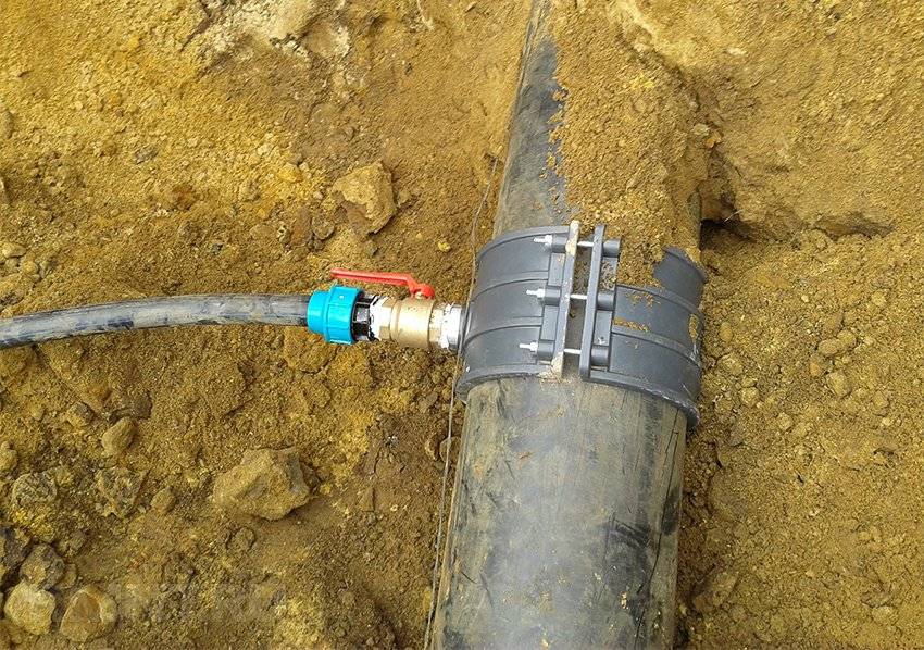 Врезка в трубу водопровода: как врезать тройник в трубопровод под давлением, как правильно врезаться в стальную, пластиковую, чугунную, полиэтиленовую трубу