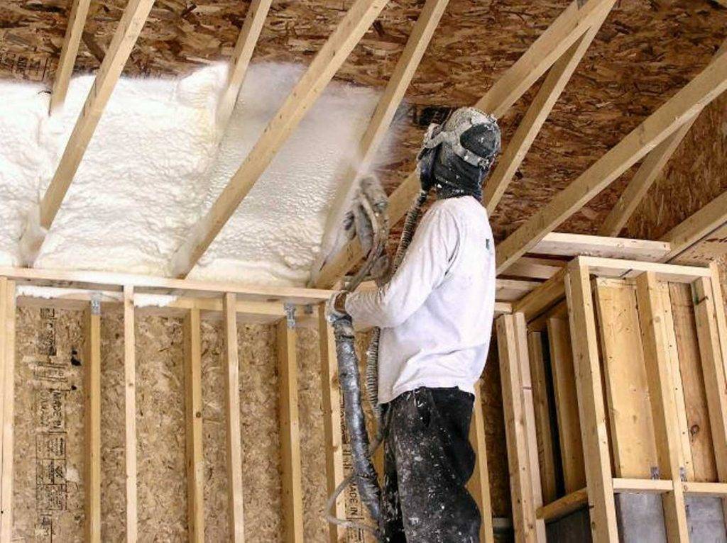 Как утеплить потолок в частном доме: каким утеплителем лучше