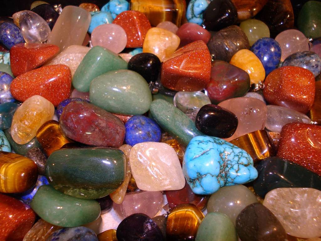 Драгоценные камни и полудрагоценные камни фото