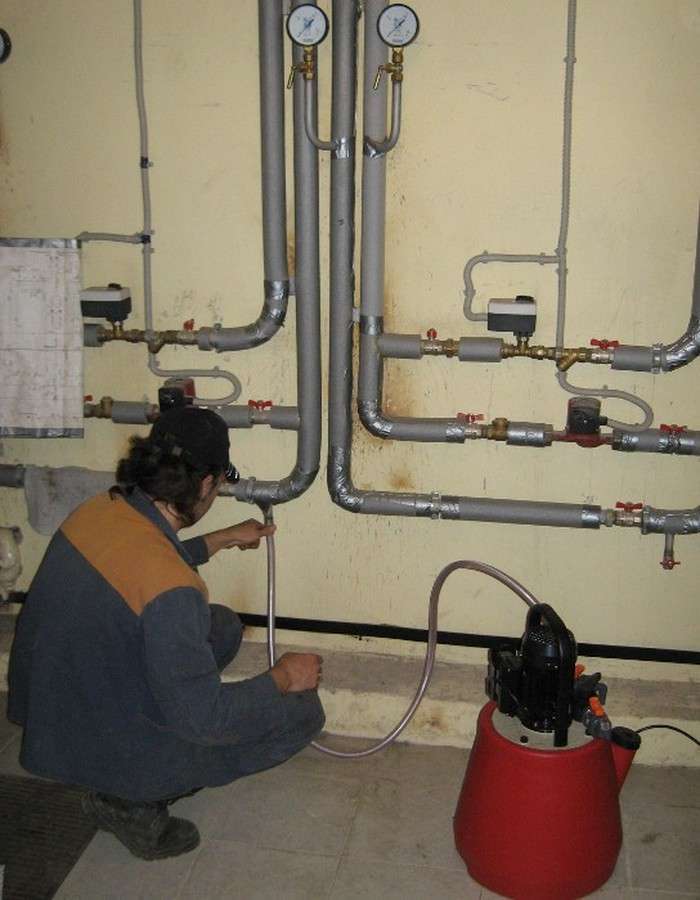 Промывка и опрессовка системы отопления: порядок проведения работ, требования