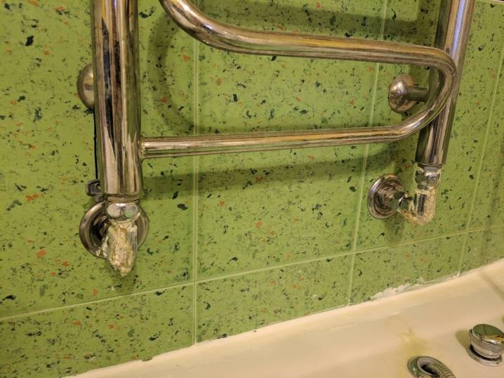 Почему не греет полотенцесушитель в ванной