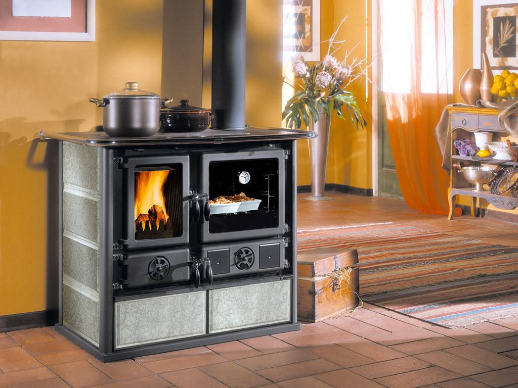 Чугунная печь для дома и дачи: длительного горения, на дровах, отопительная печка дровяная