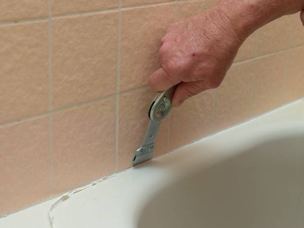 Как удалить силиконовые герметики с акриловой ванны: в домашних условиях, быстро