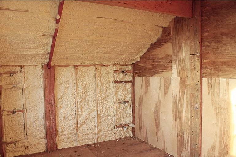 Как и чем утеплить изнутри деревянные стены?