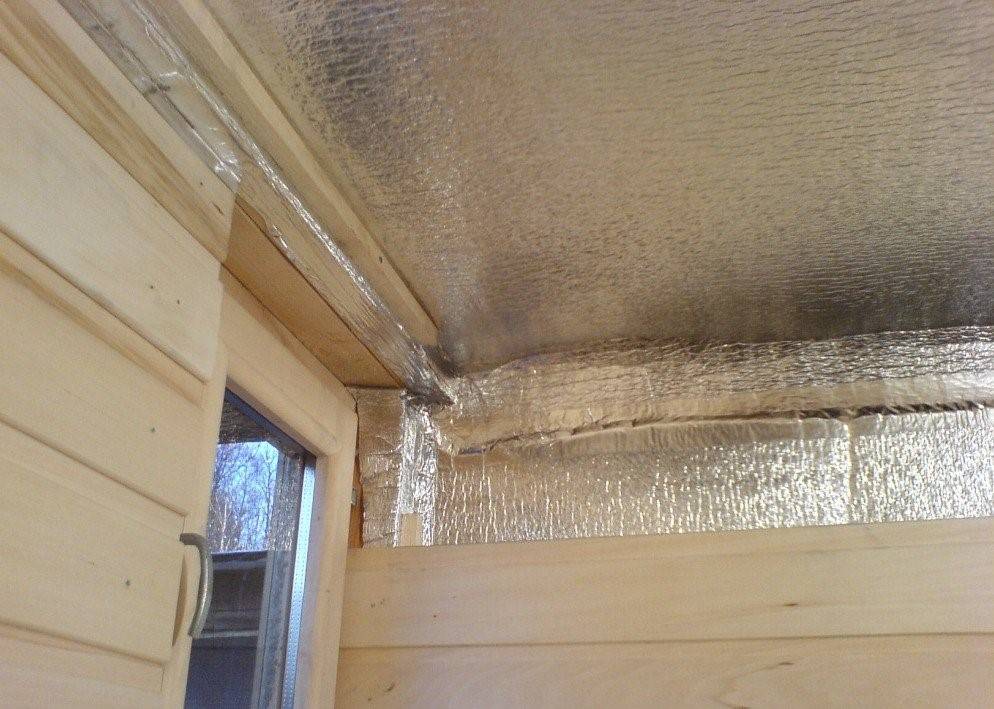 Можно ли сделать утепление потолка фольгированным утеплителем внутри?