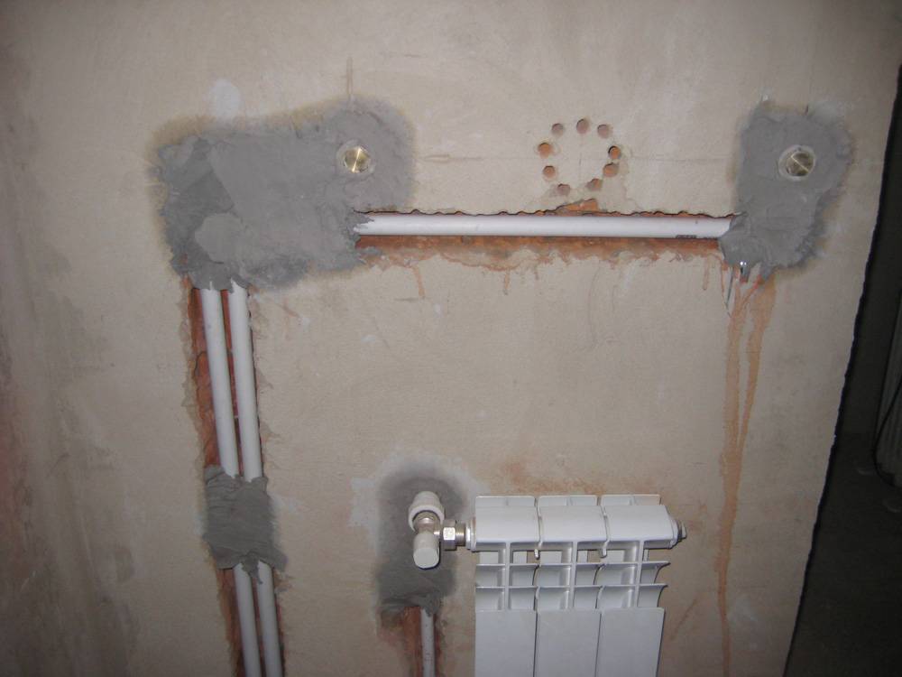 Как выполняется крепление канализационных труб к стене? как правильно выполнить крепление и фиксацию полипропиленовых труб к стене