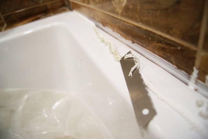 Чем удалить силиконовый герметик: с ванны, кафеля, одежды
