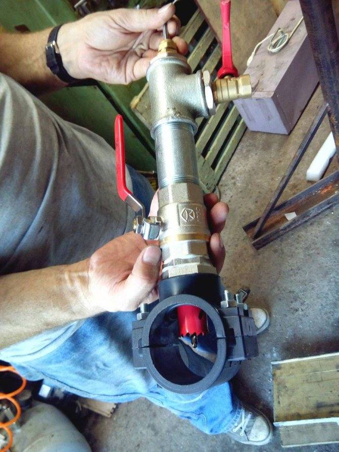 Как врезаться в водопроводную трубу без сварки