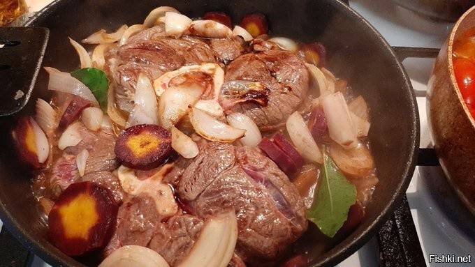 Гуляш из говядины с подливкой — готовим,чтобы мясо было мягким