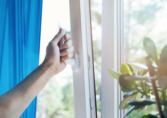 Как утеплить подоконник пластикового окна своими руками