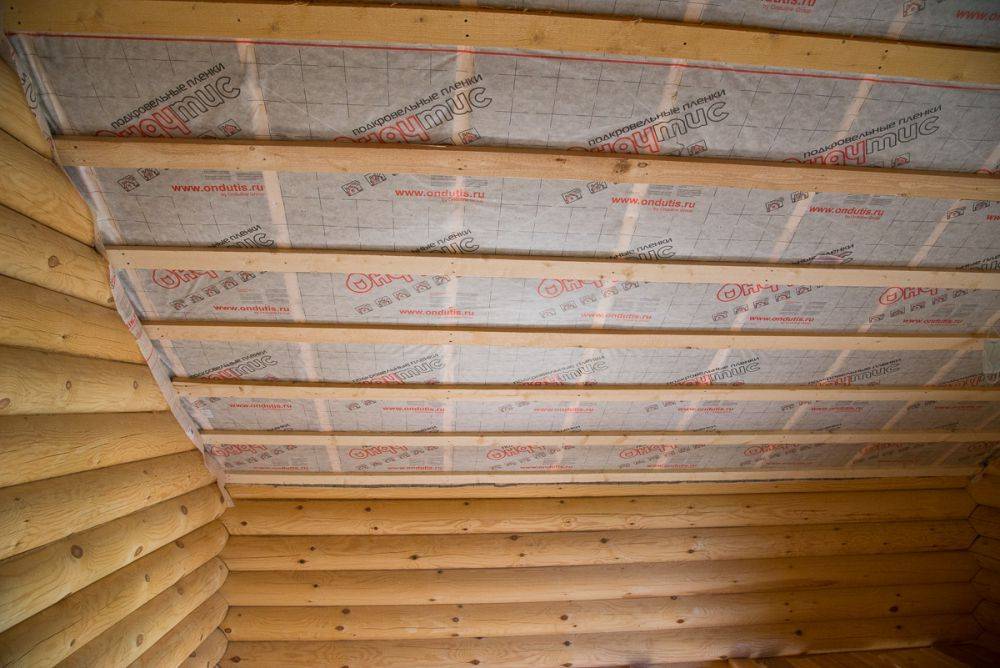 Пароизоляция для потолка в деревянном перекрытии: как выбрать и закрепить, виды